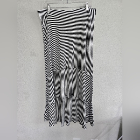 Chico’s Maxi Skirt Size 2 Women Striped White Black Seamed Flowy 36inches - Picture 2 of 10